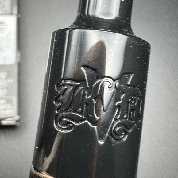 Kat Von D Full Coverage Lightweight Concealer - Light 107- New in box - Picture 5 of 6